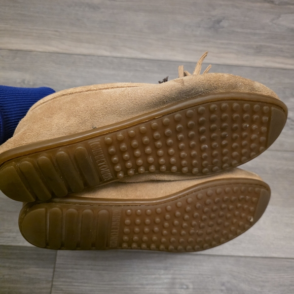 Minnetonka Women's Kilty Suede Moccasin - Picture 6 of 8